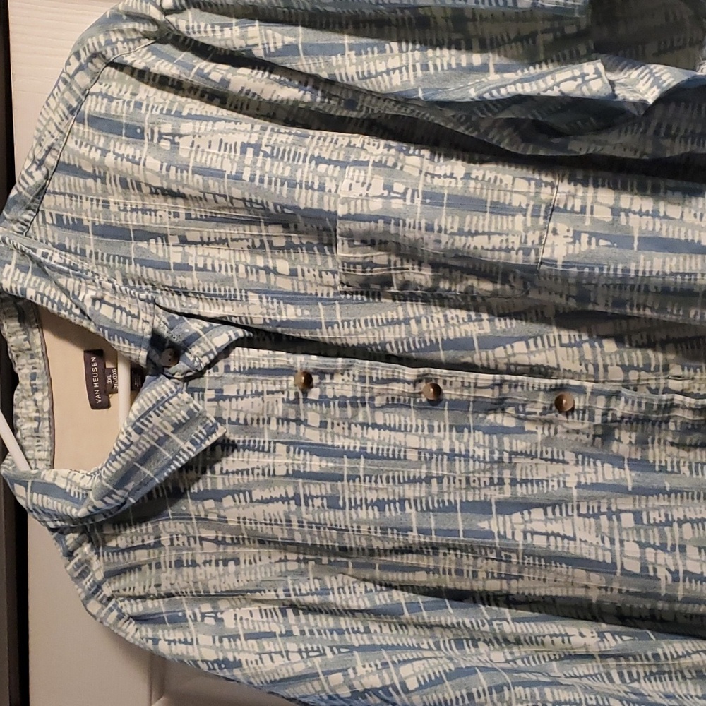 Mens size 3XL Van Huesen shirt